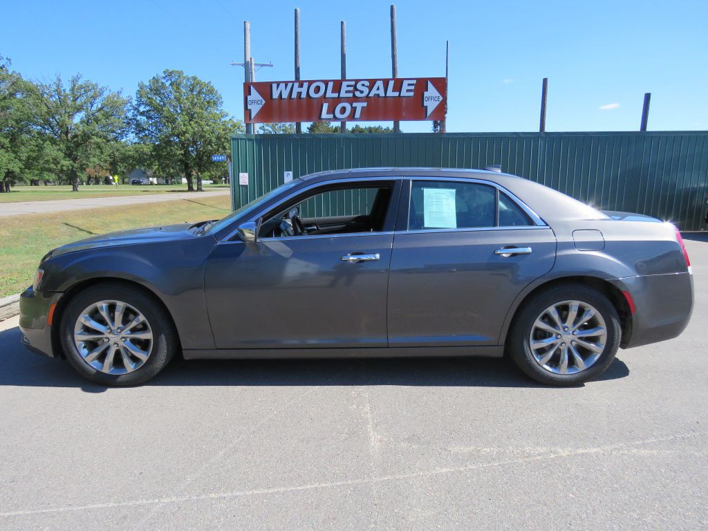 2018 Chrysler 300 Image 1