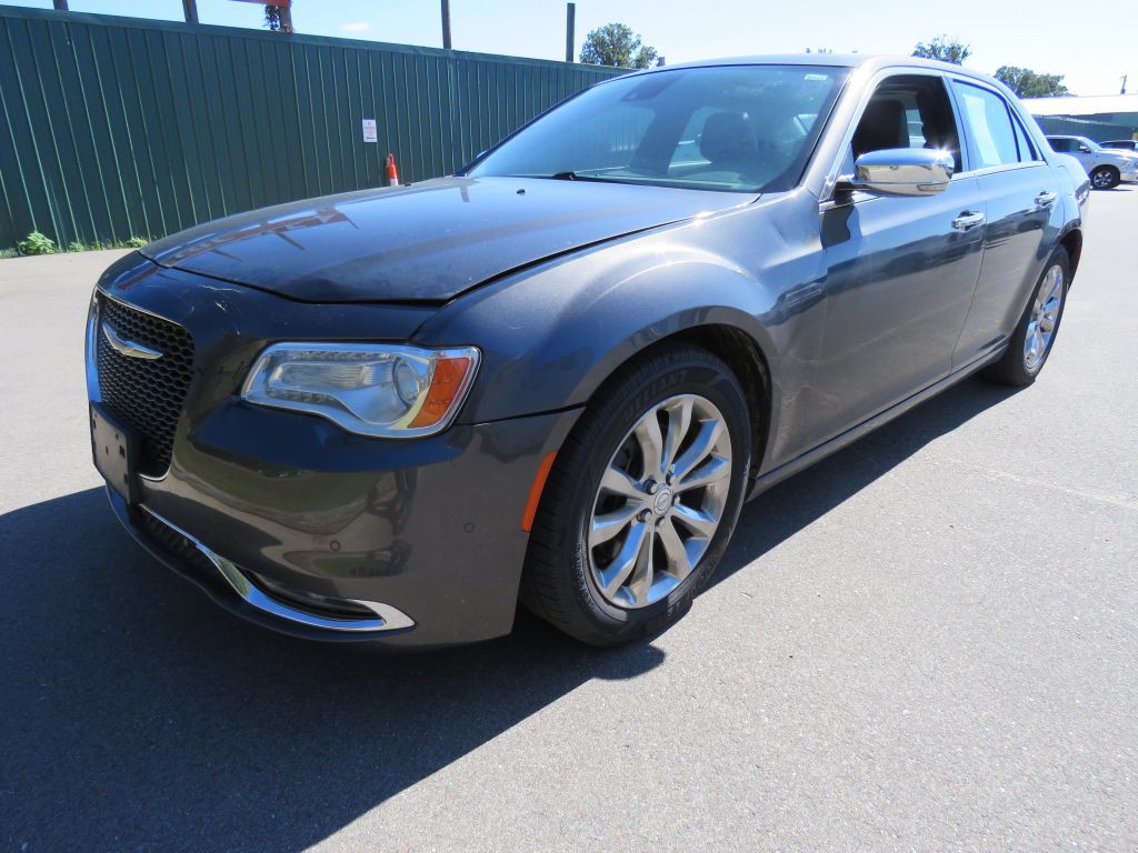 2018 Chrysler 300 Image 2