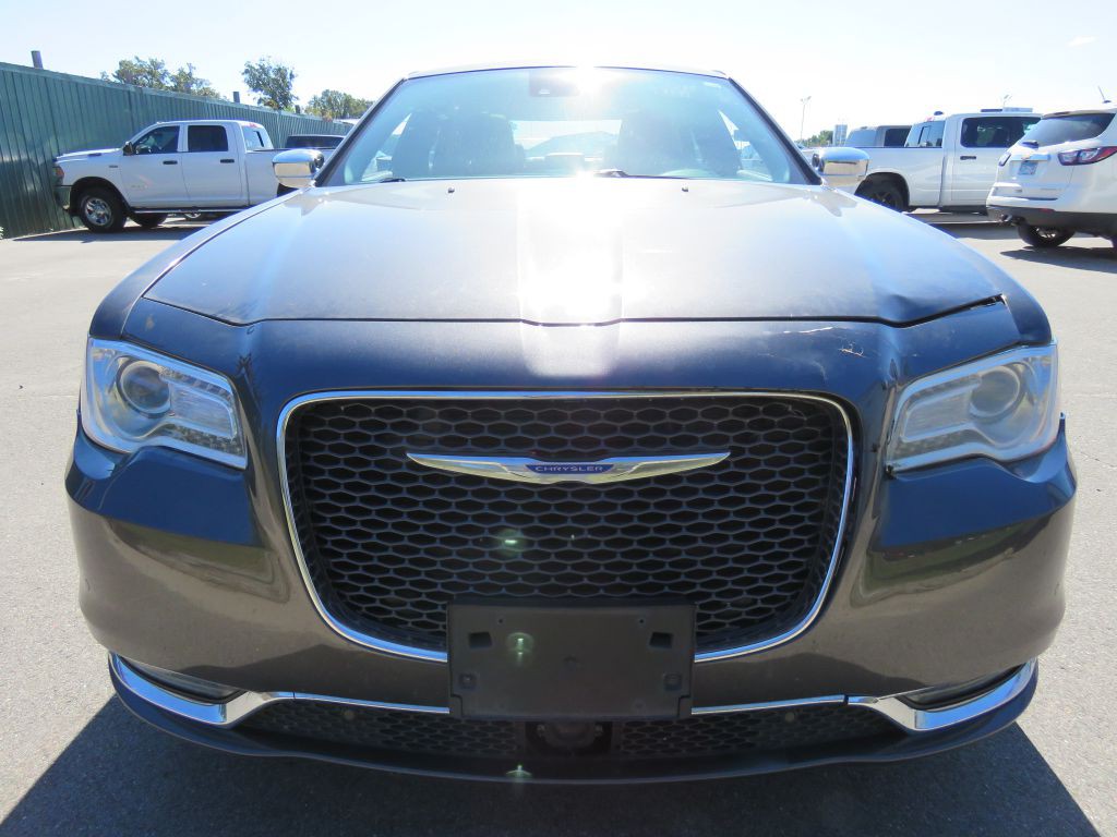 2018 Chrysler 300 Image 3
