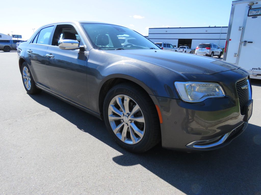 2018 Chrysler 300 Image 4