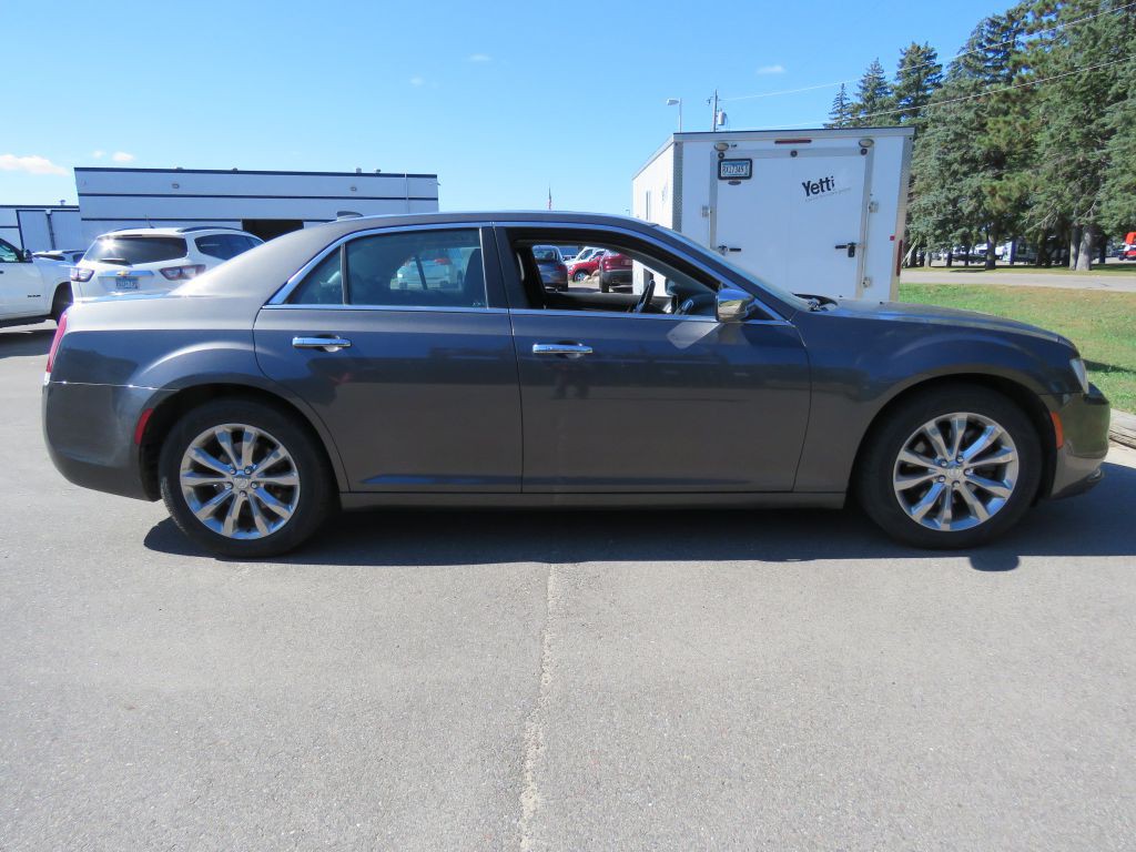 2018 Chrysler 300 Image 5