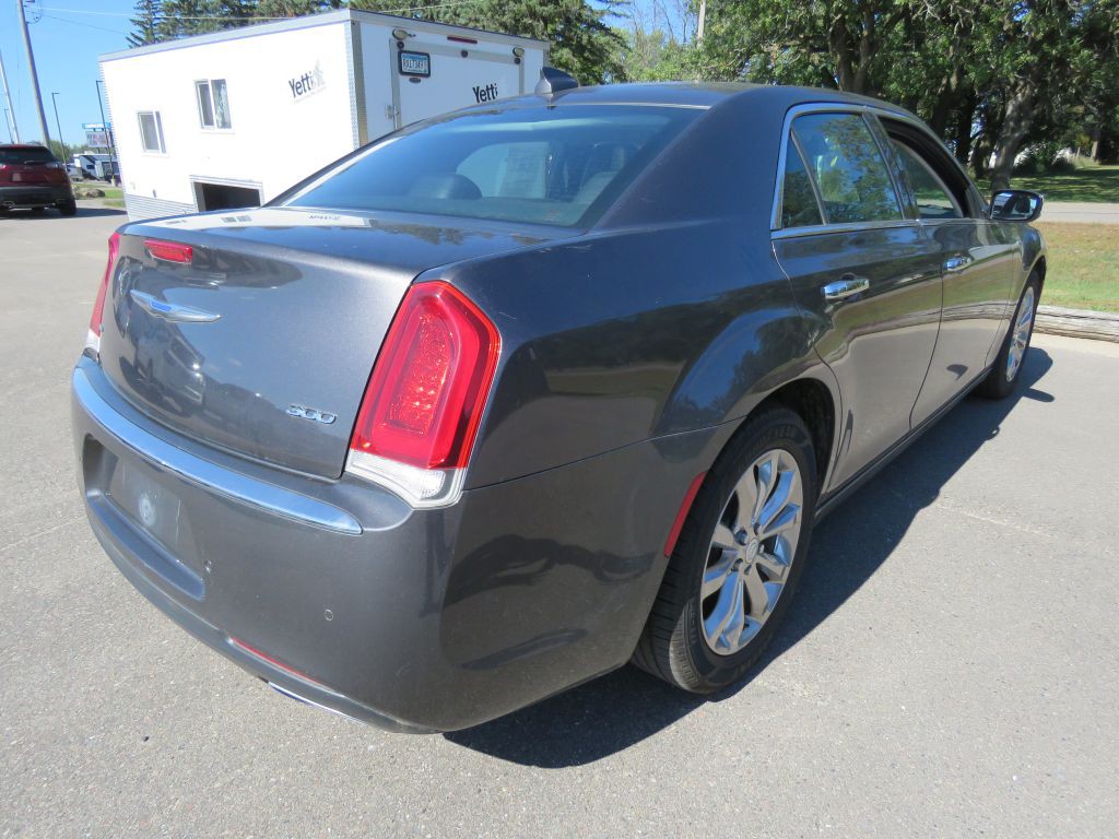 2018 Chrysler 300 Image 6