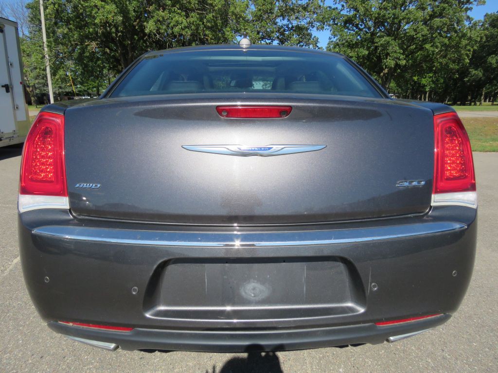 2018 Chrysler 300 Image 7