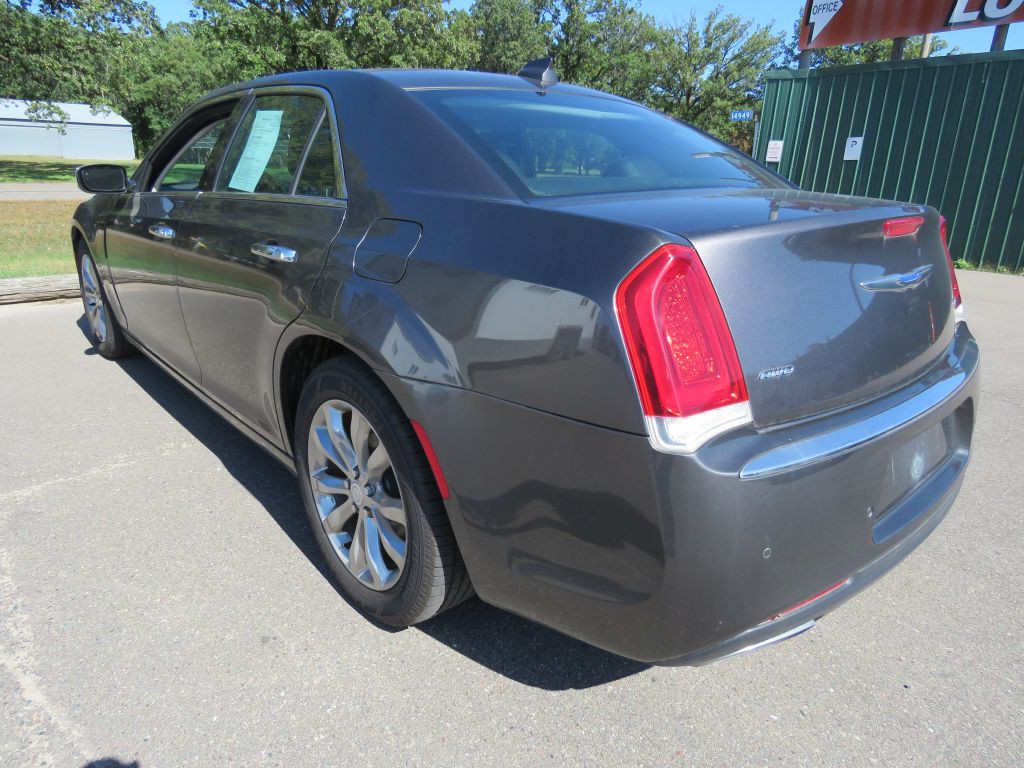 2018 Chrysler 300 Image 8