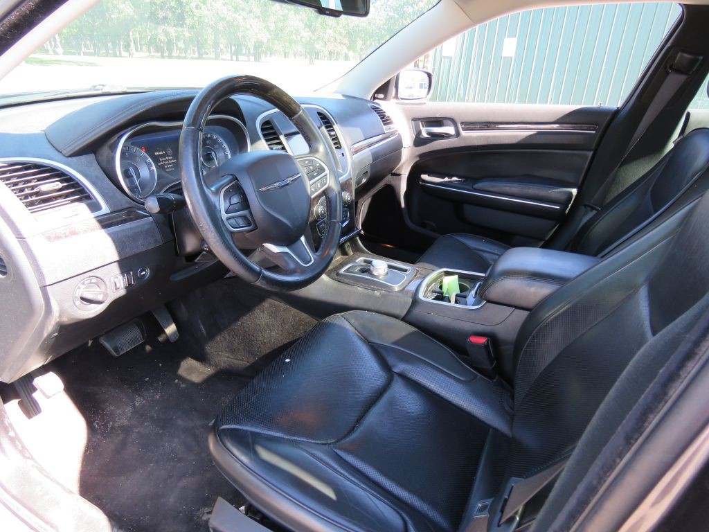 2018 Chrysler 300 Image 9