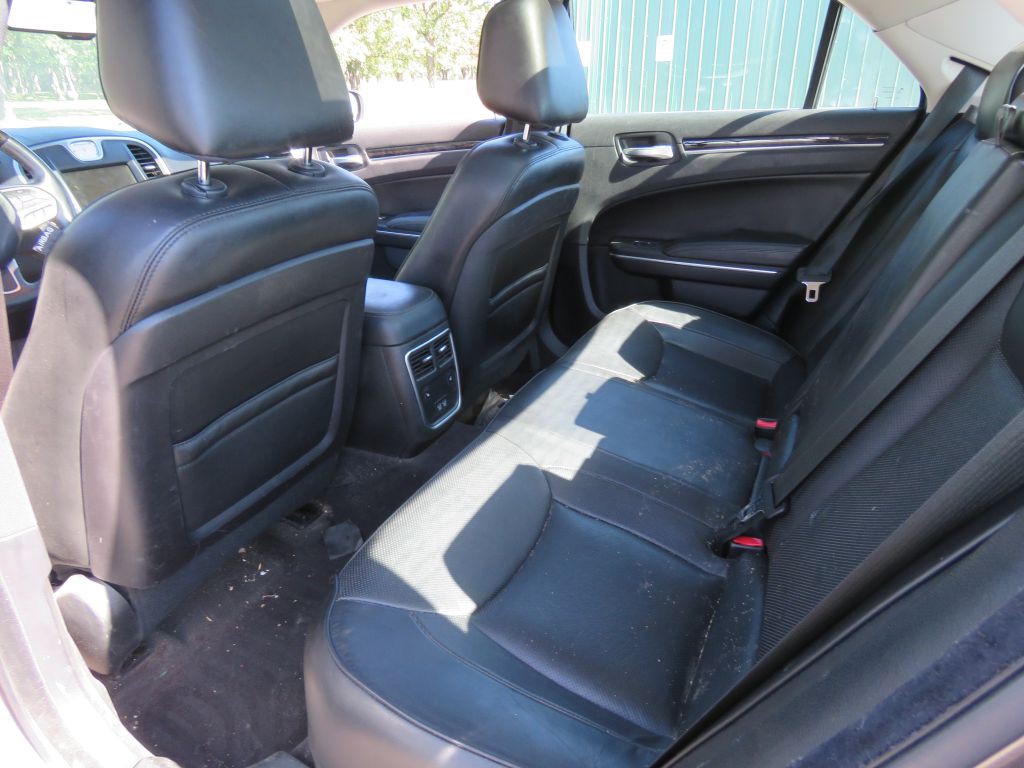 2018 Chrysler 300 Image 11