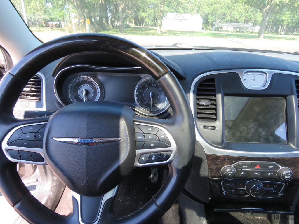 2018 Chrysler 300 Image 13