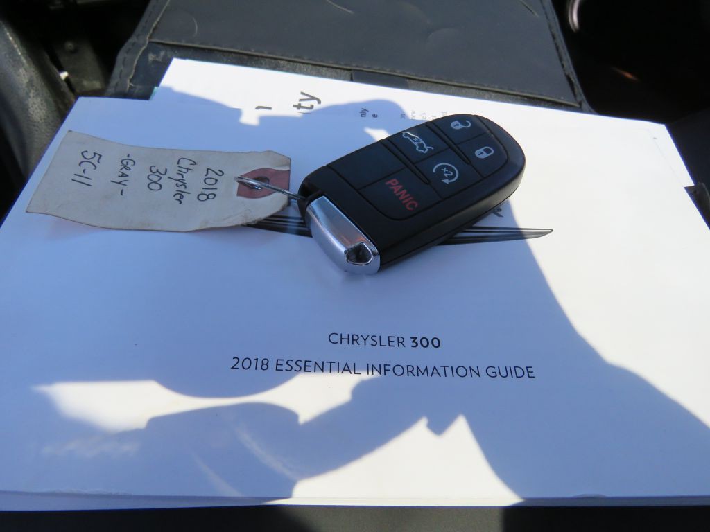 2018 Chrysler 300 Image 14