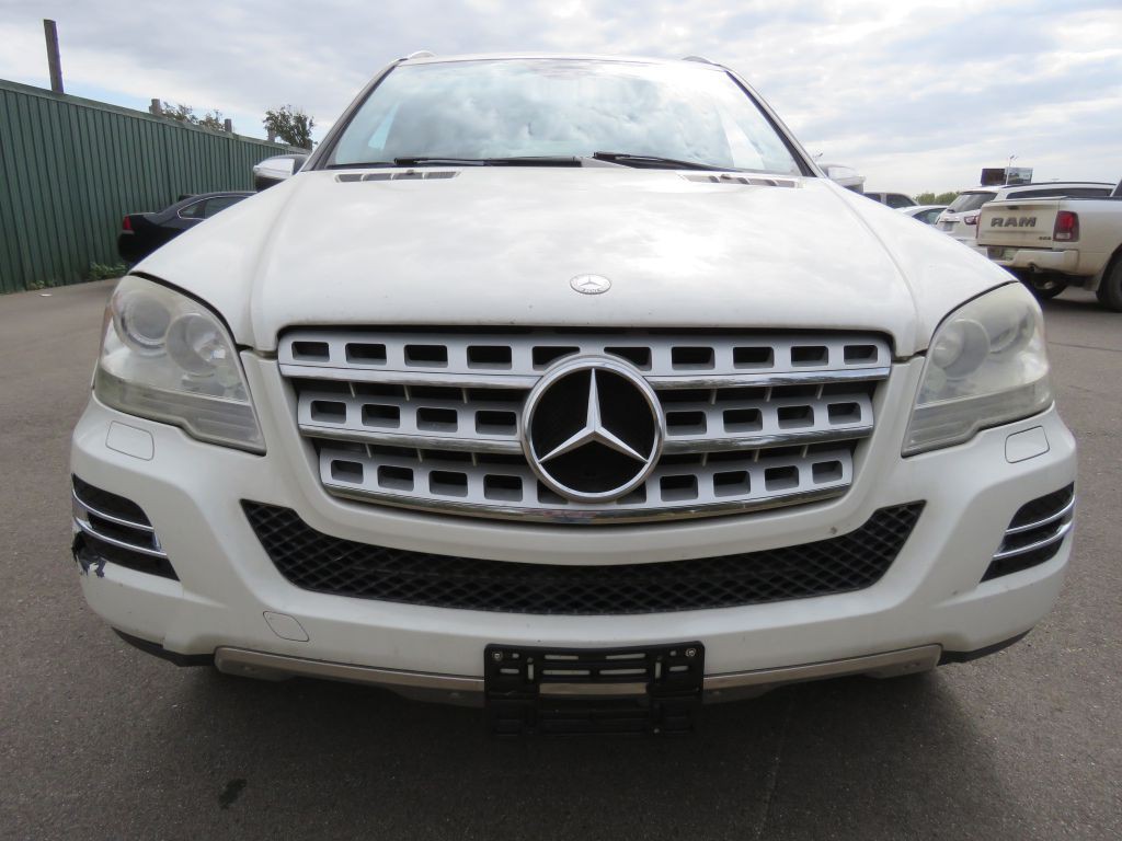 2010 Mercedes-Benz M-Class Image 3