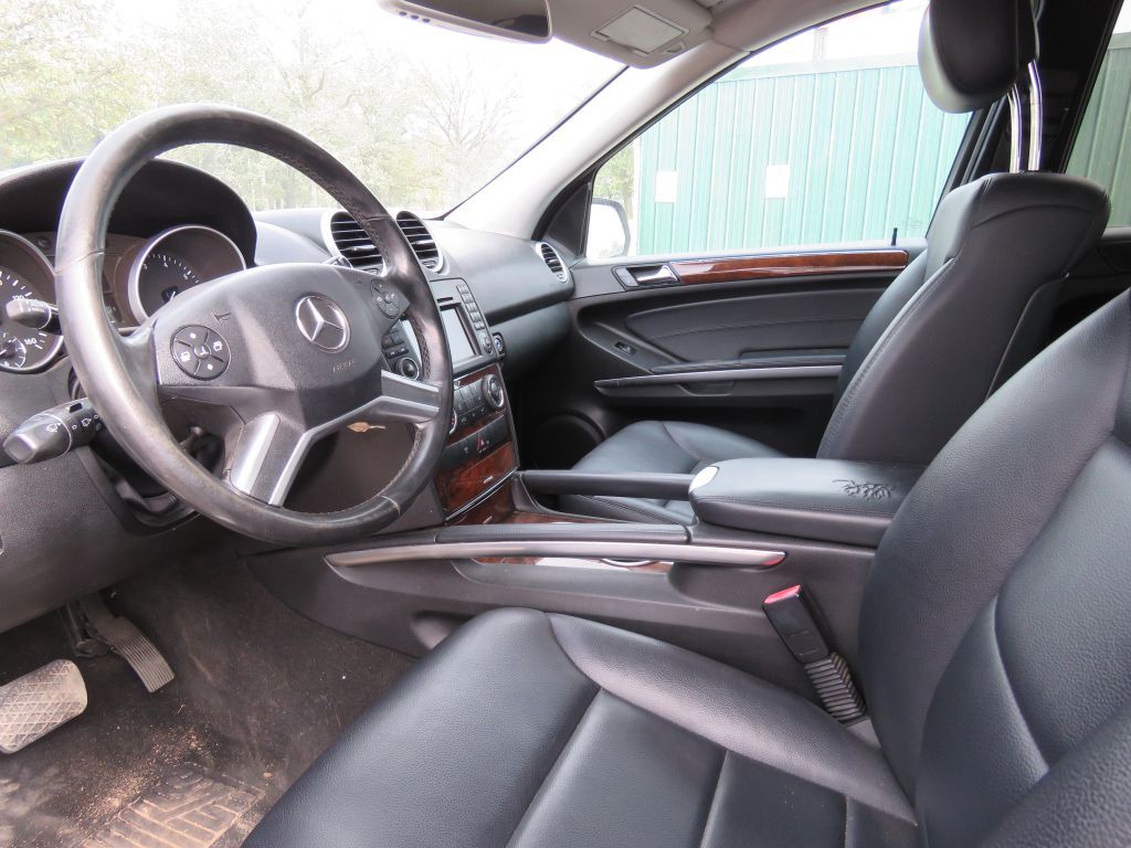 2010 Mercedes-Benz M-Class Image 9