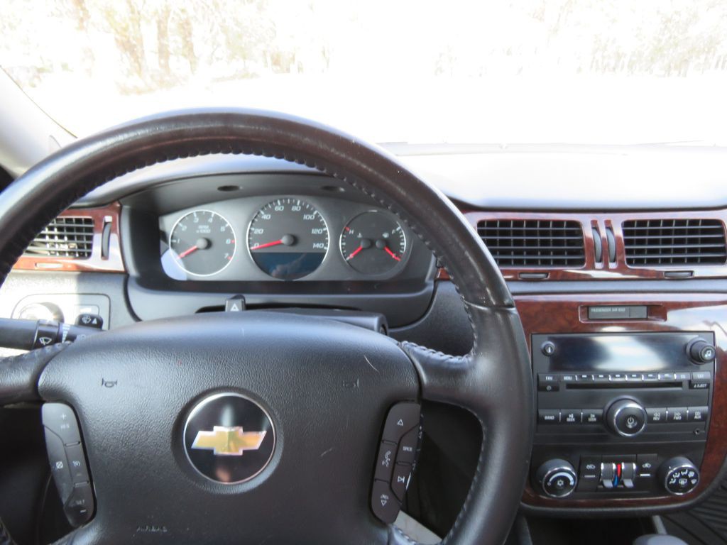 2011 Chevrolet Impala Image 12