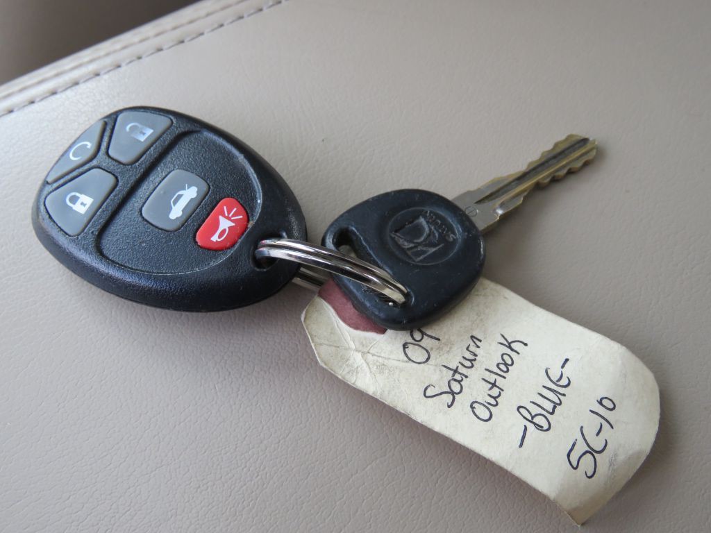 2009 Saturn Outlook Image 15