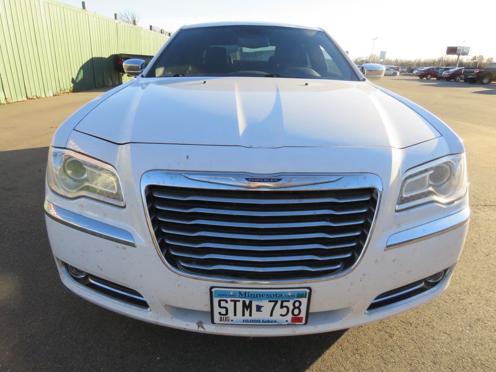 2014 Chrysler 300 Image 3