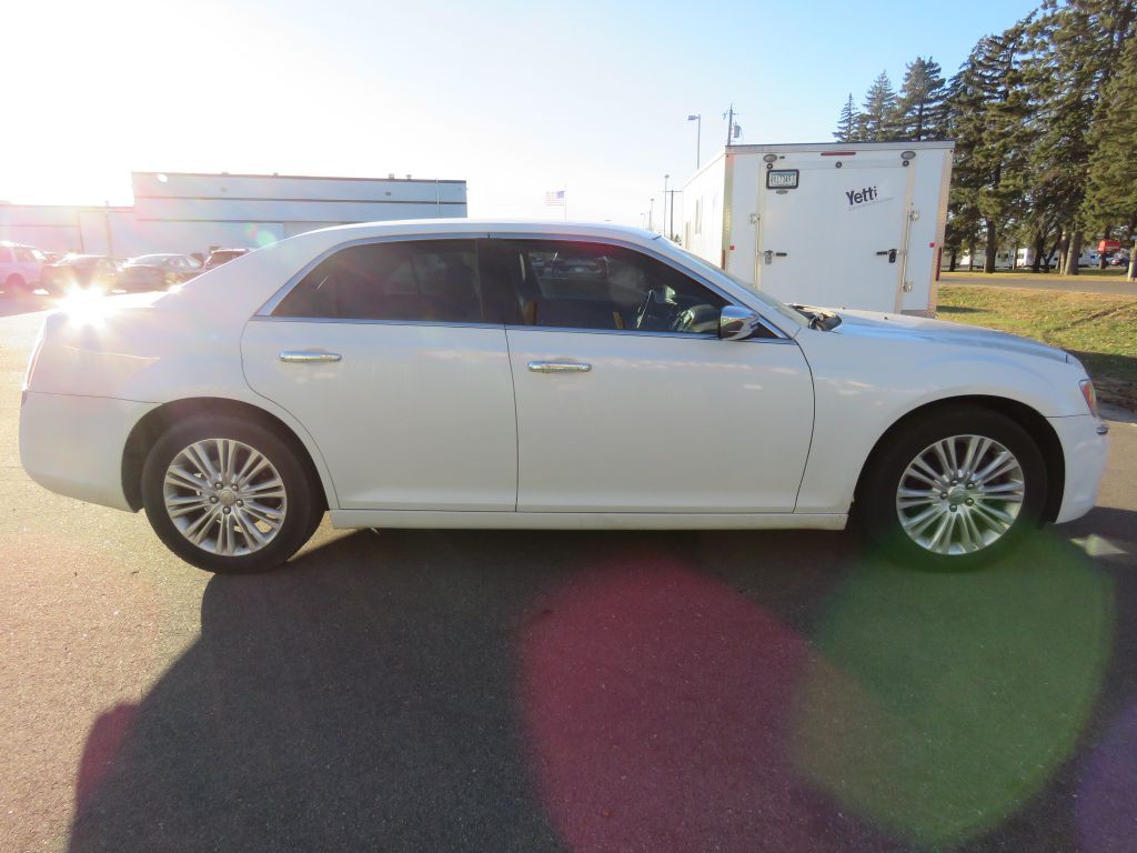 2014 Chrysler 300 Image 6