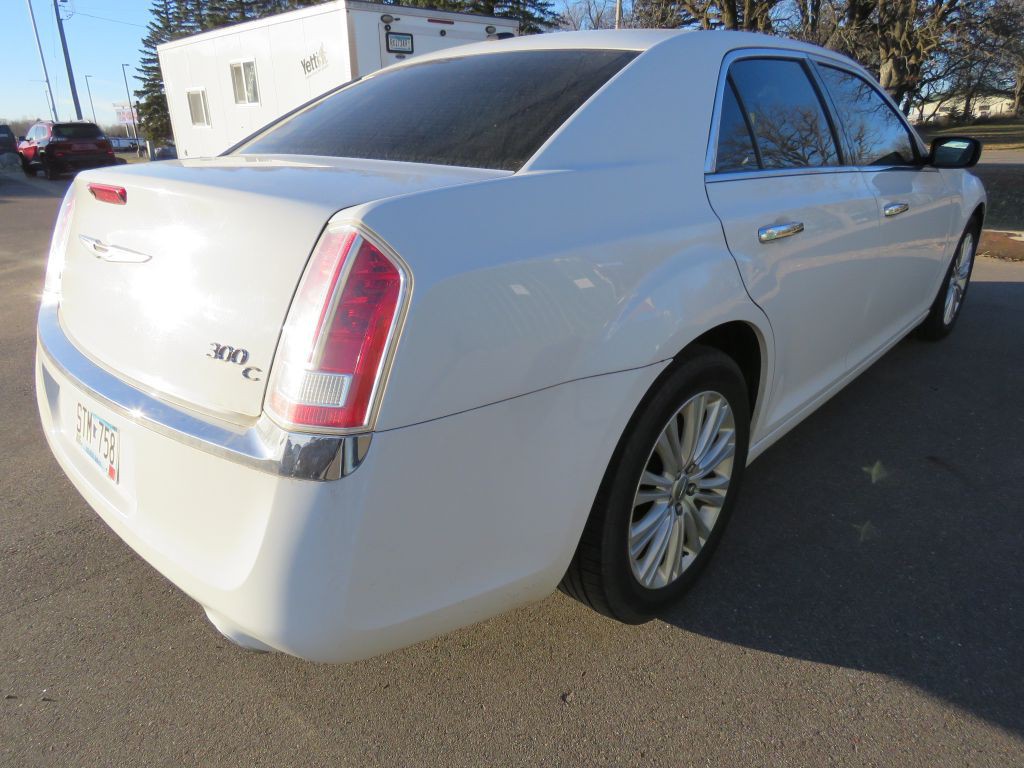 2014 Chrysler 300 Image 7