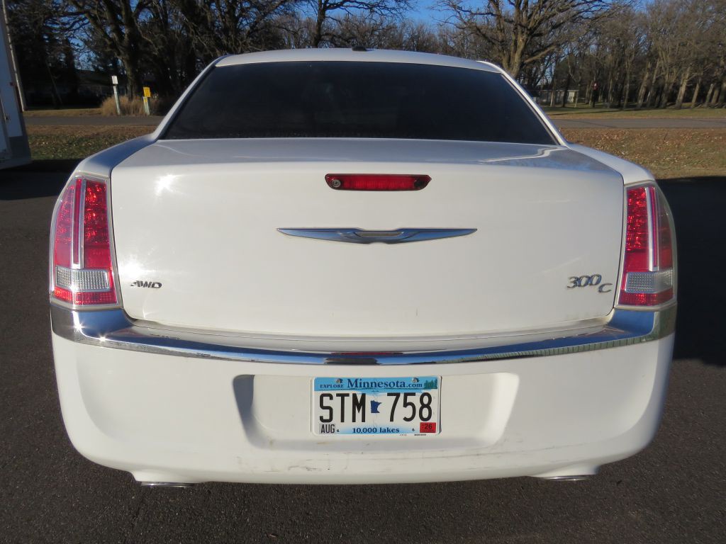 2014 Chrysler 300 Image 8