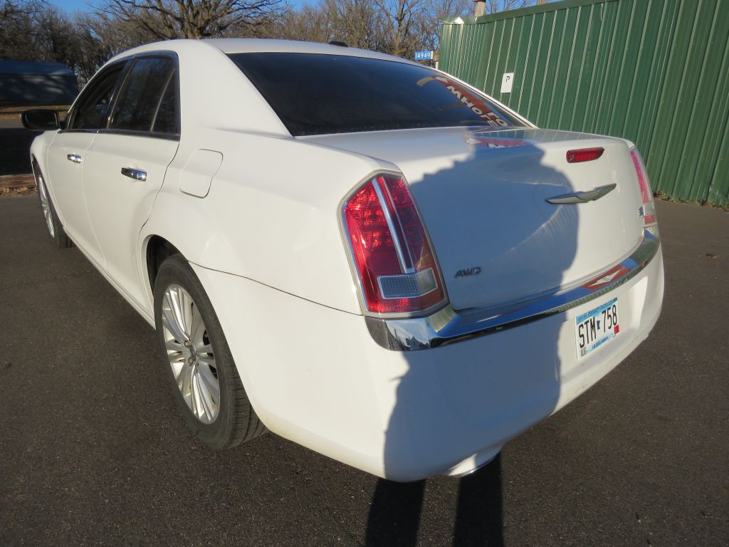 2014 Chrysler 300 Image 9
