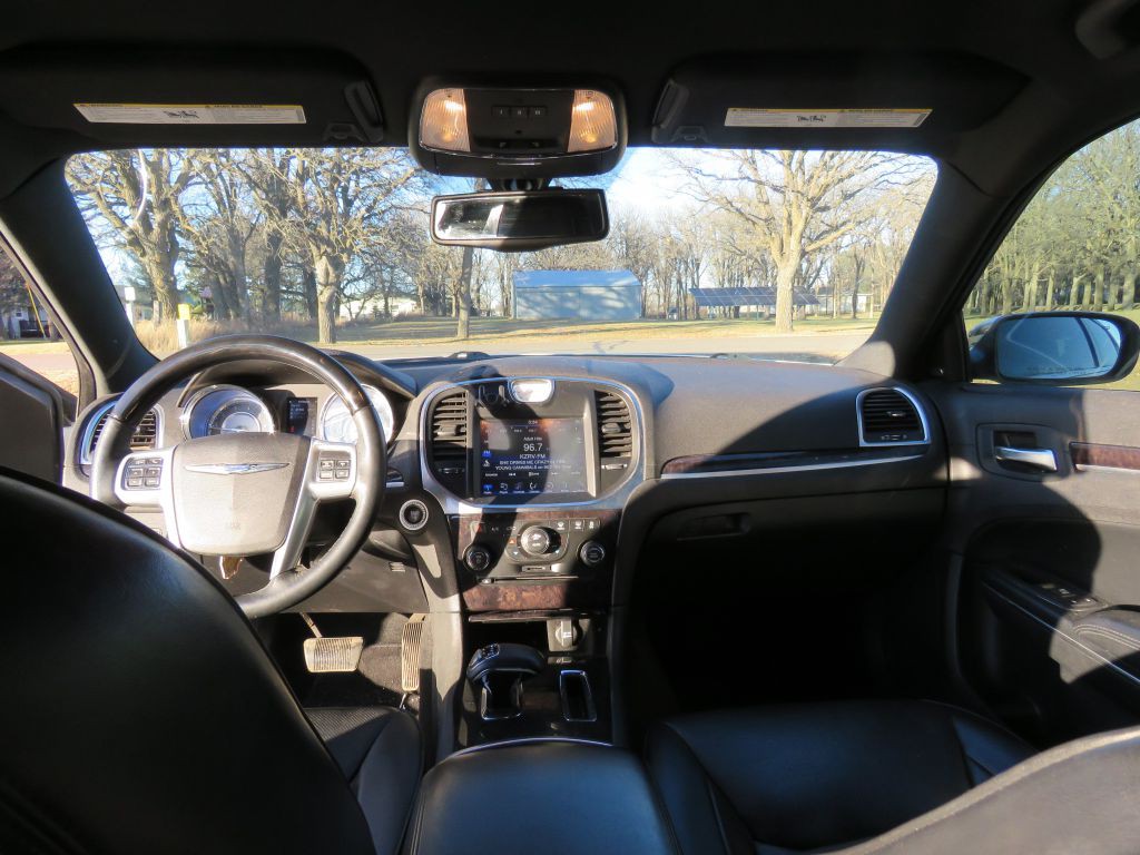 2014 Chrysler 300 Image 12