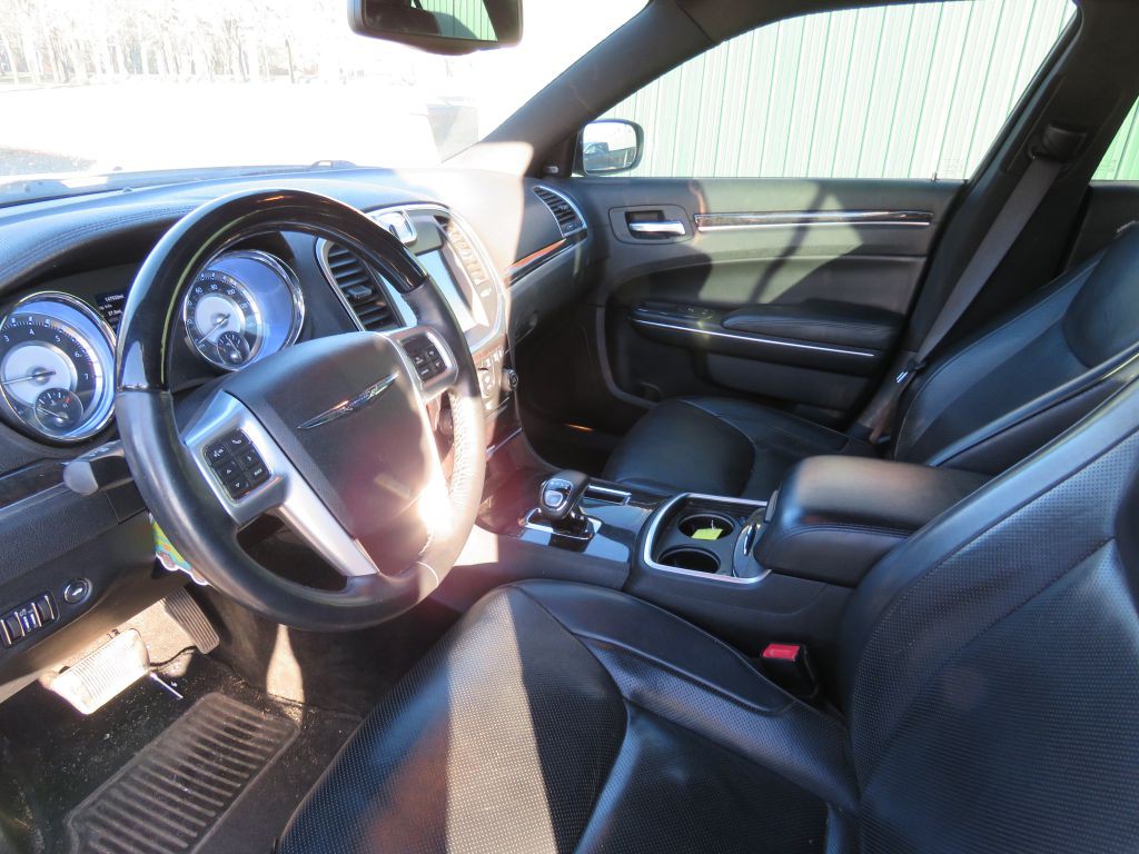 2014 Chrysler 300 Image 13
