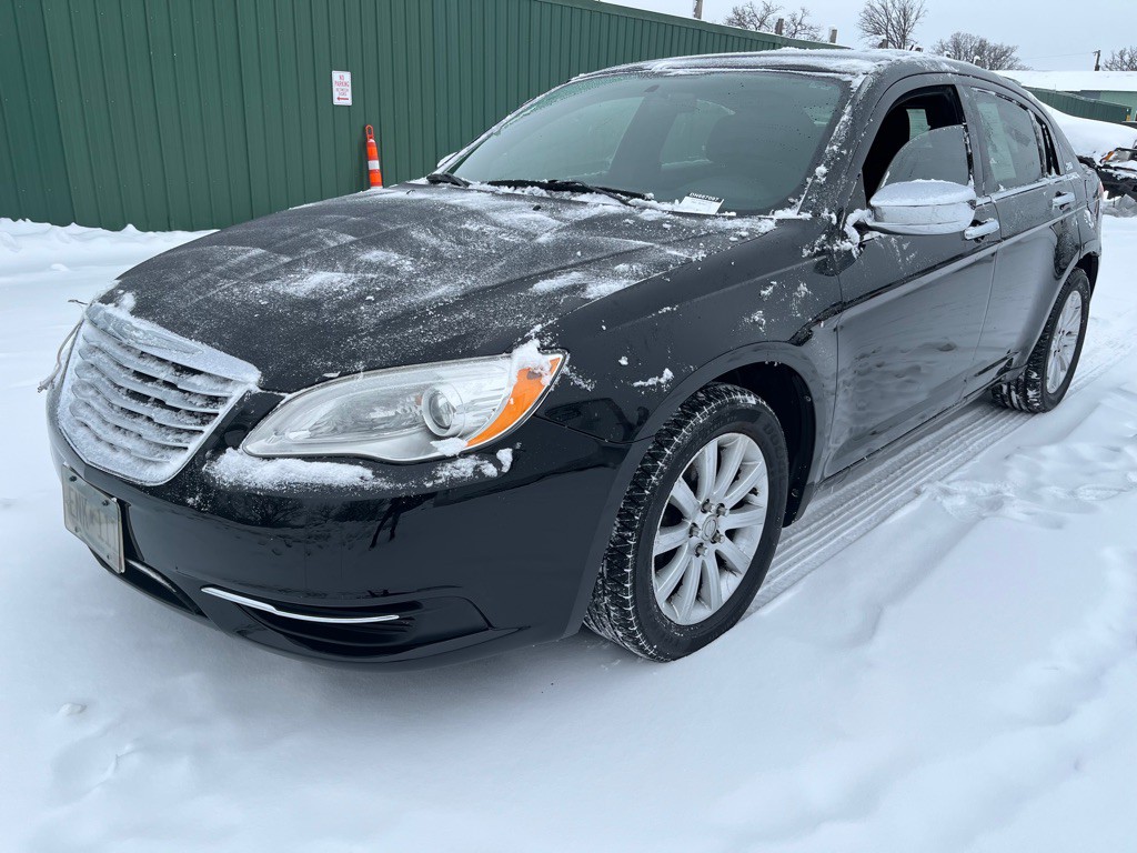 2013 Chrysler 200 Image 2