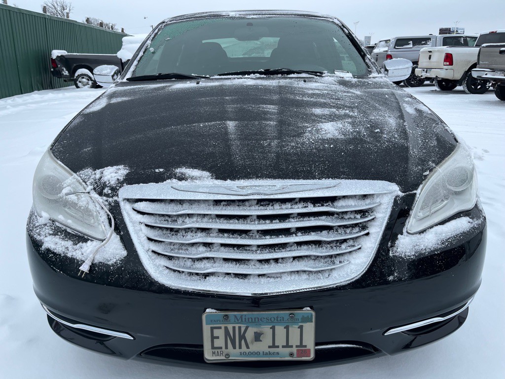 2013 Chrysler 200 Image 3