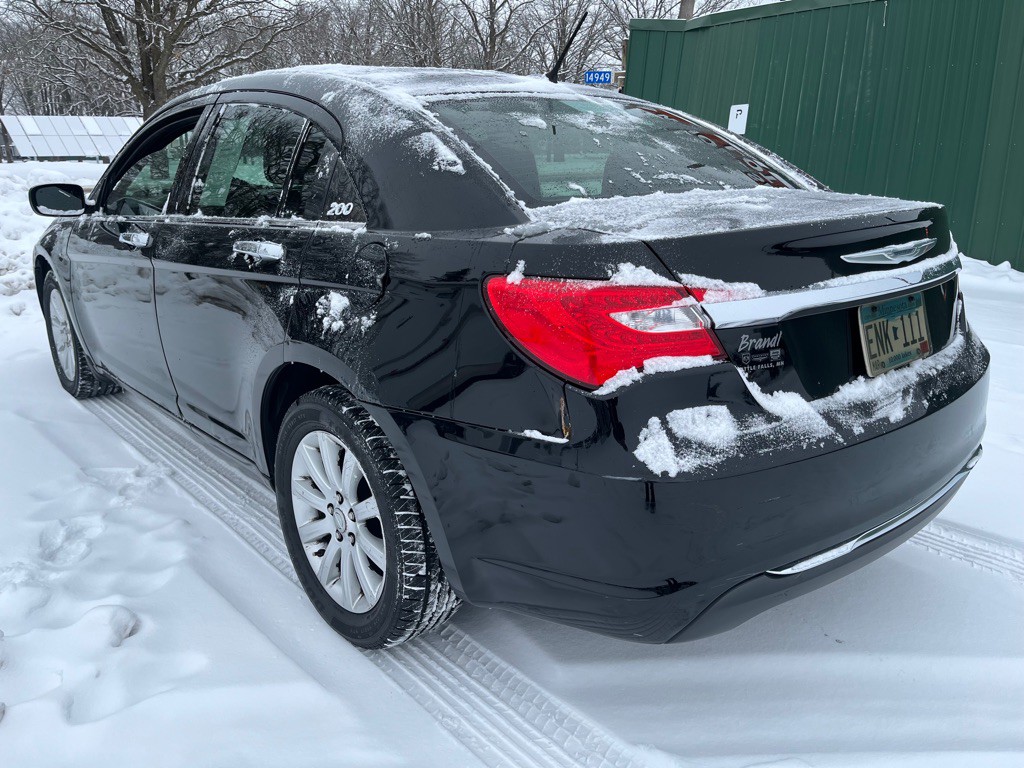 2013 Chrysler 200 Image 8