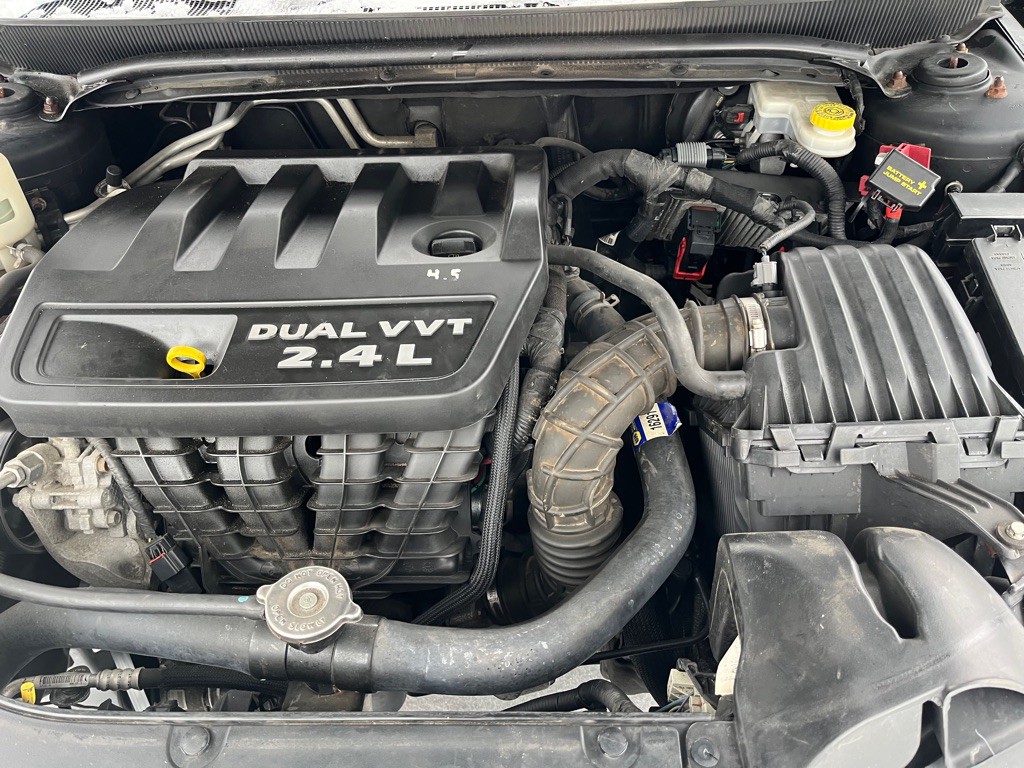 2013 Chrysler 200 Image 12