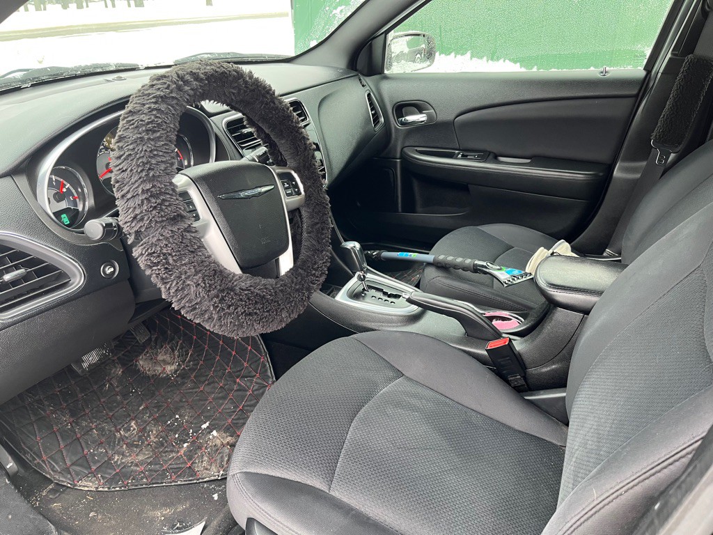 2013 Chrysler 200 Image 14