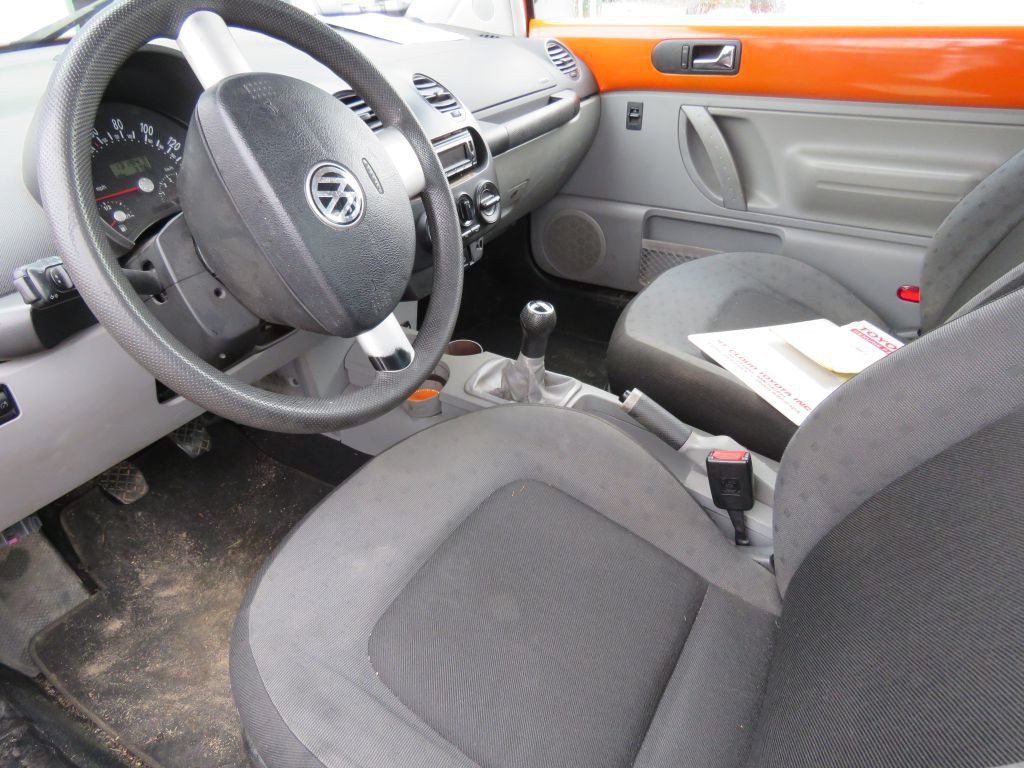 1998 Volkswagen Beetle Image 9