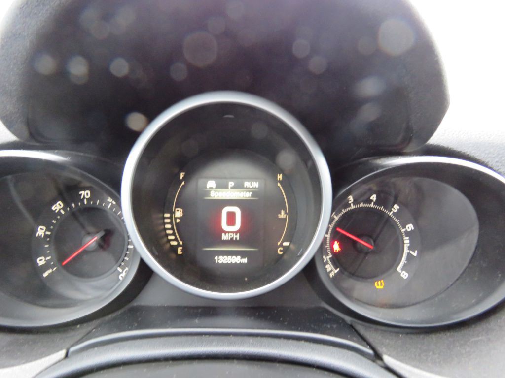 2016 FIAT 500 Image 9