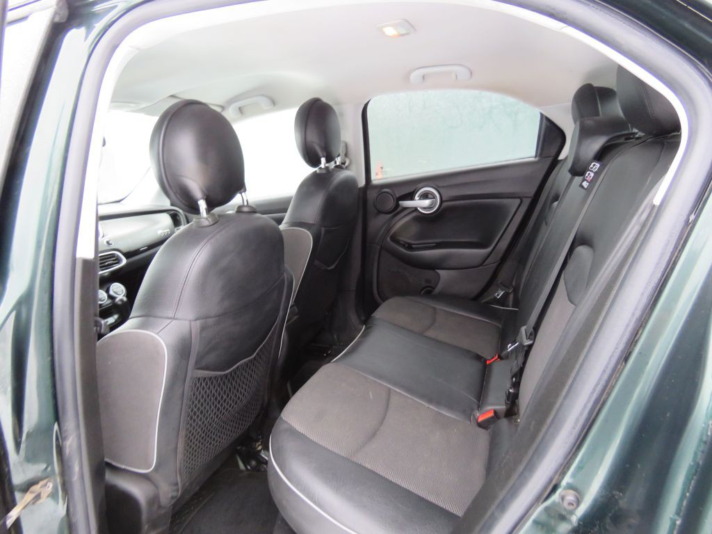 2016 FIAT 500 Image 11