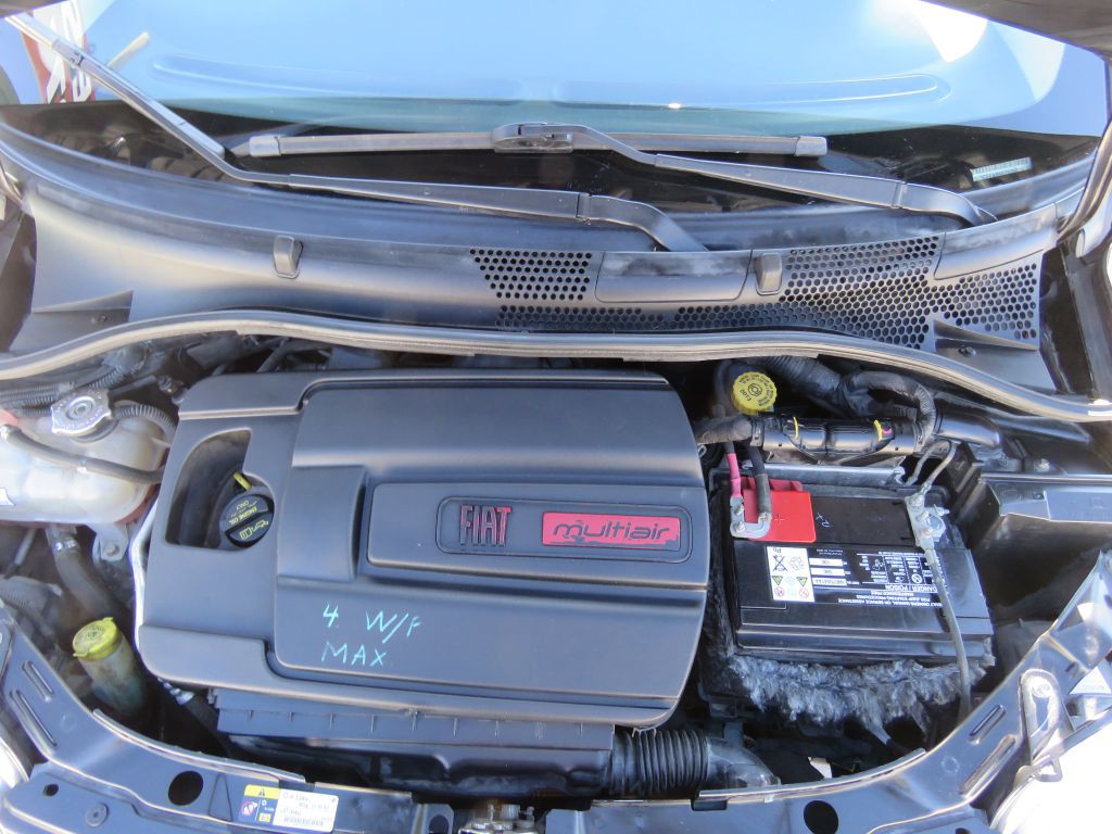 2013 FIAT 500 Image 11