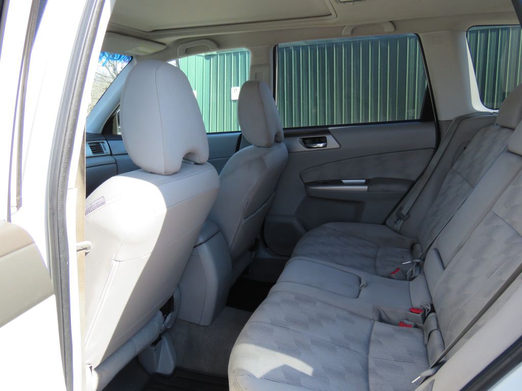 2010 Subaru Forester Image 10