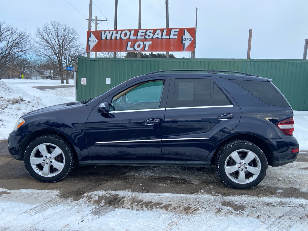 2010 Mercedes-Benz M-Class Image 1