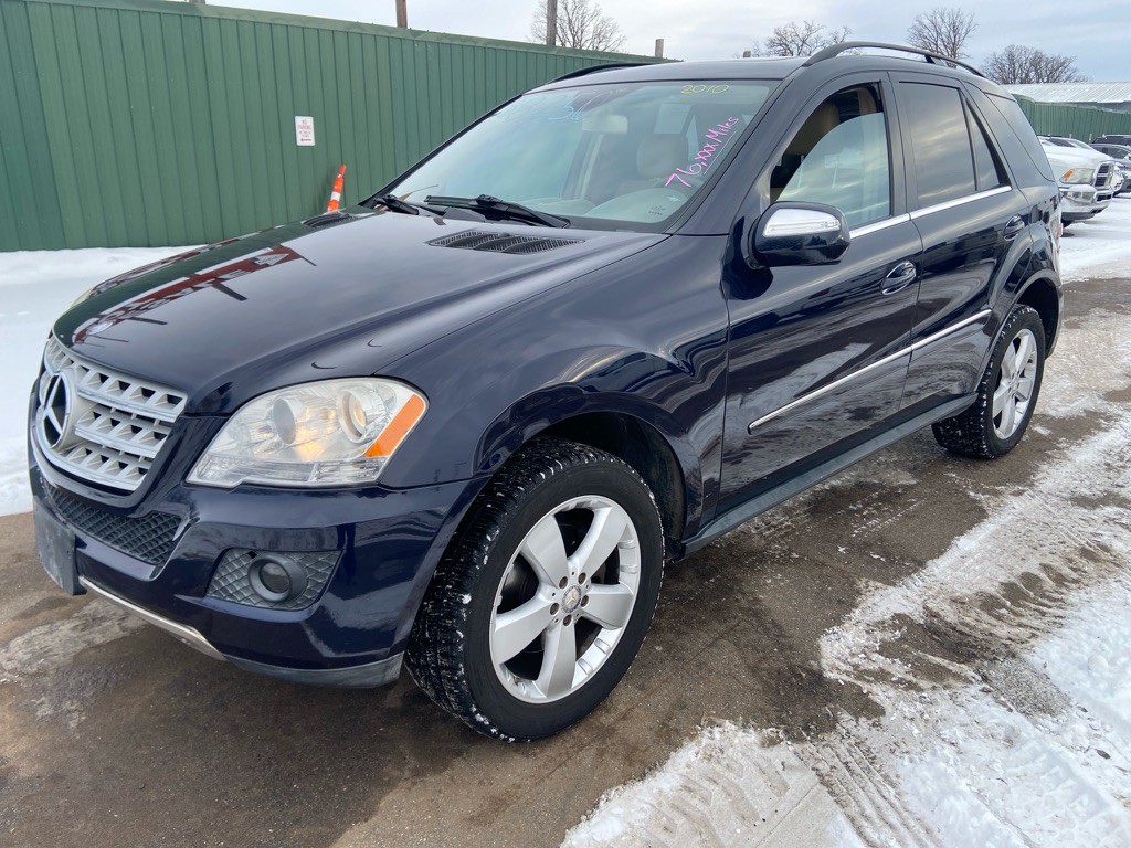 2010 Mercedes-Benz M-Class Image 1