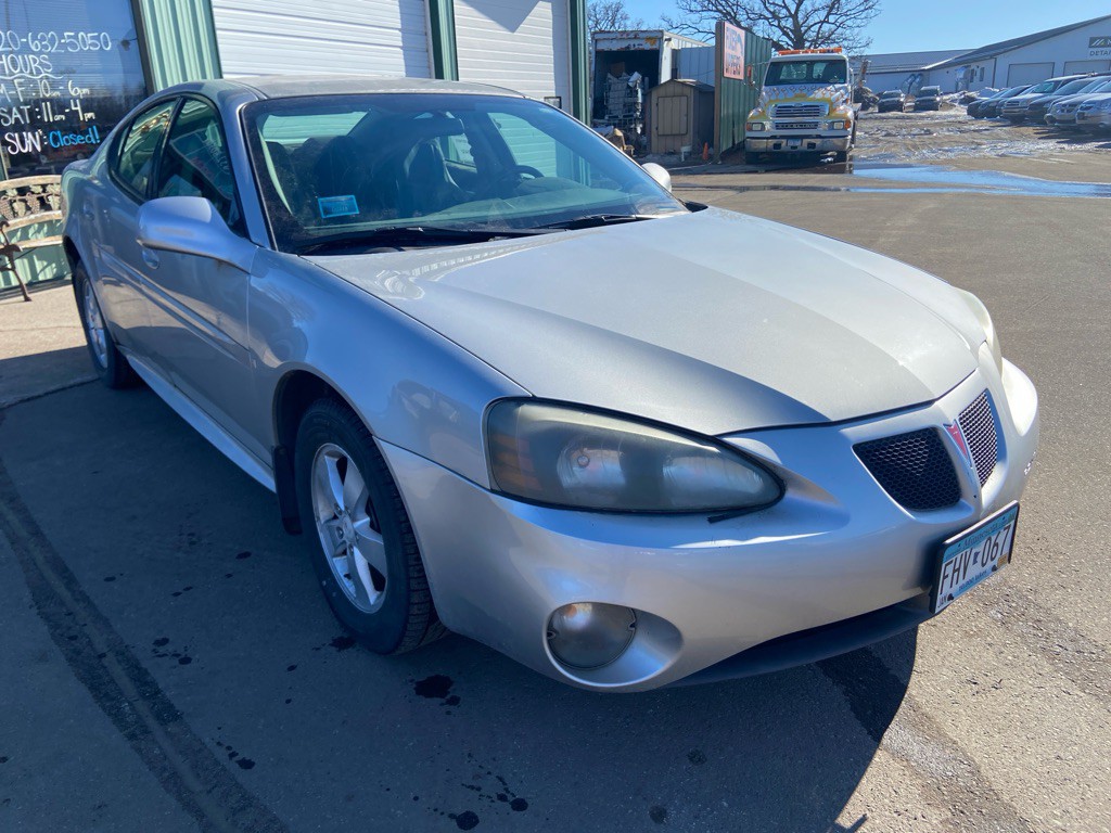 2007 Pontiac Grand Prix Image 3