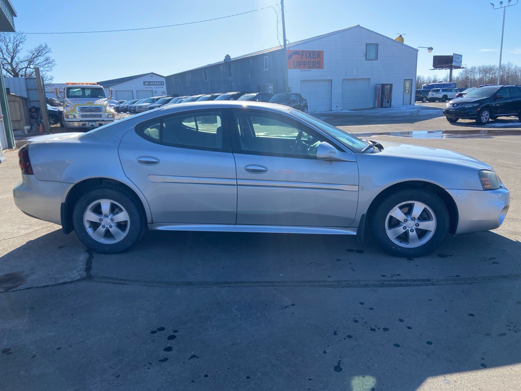 2007 Pontiac Grand Prix Image 4