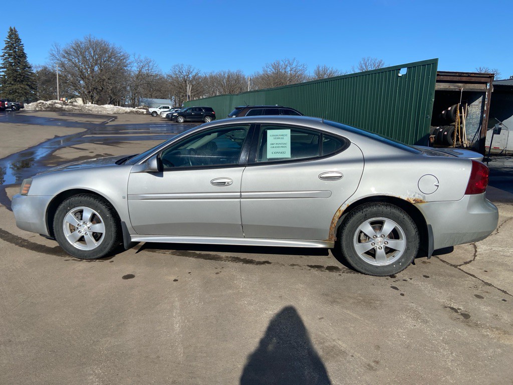2007 Pontiac Grand Prix Image 8