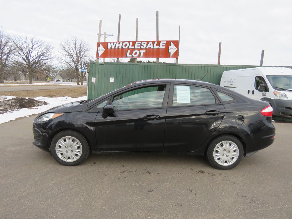 2014 Ford Fiesta Image 1