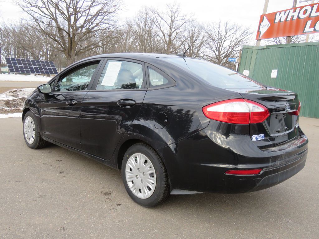 2014 Ford Fiesta Image 8