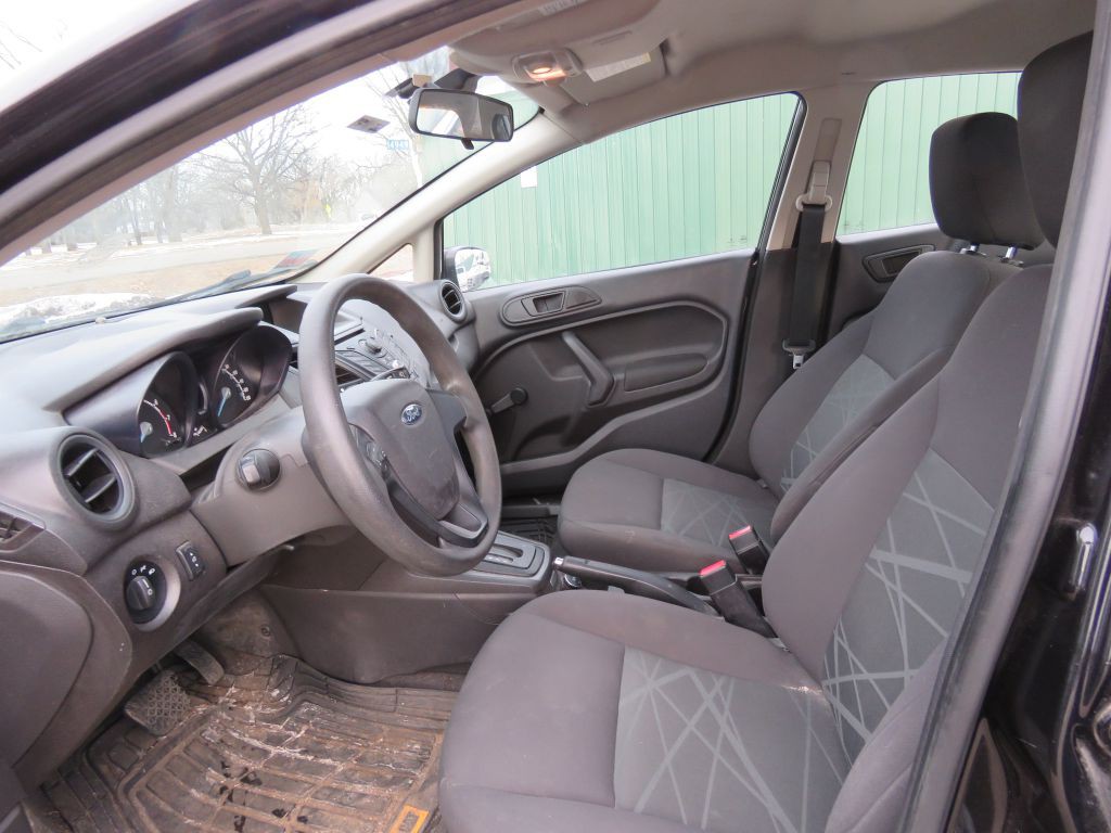 2014 Ford Fiesta Image 9