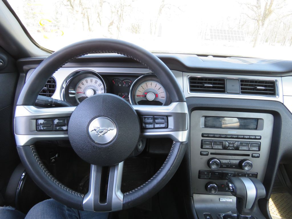 2011 Ford Mustang Image 13