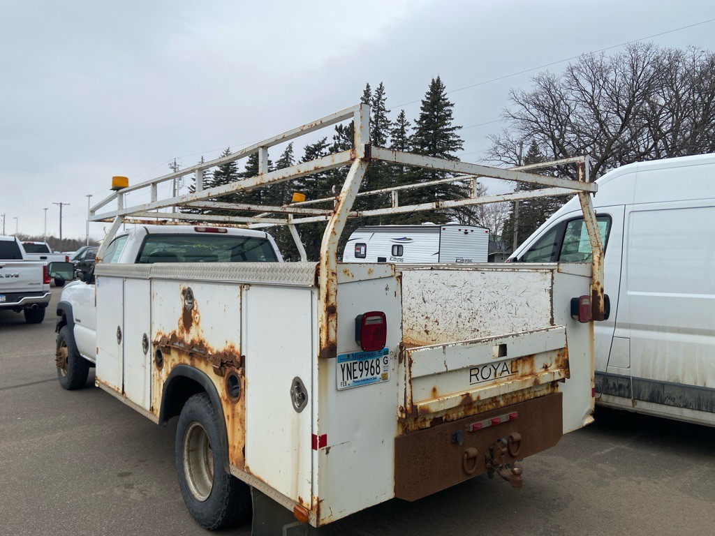 2004 Chevrolet Silverado 1500 Image 2