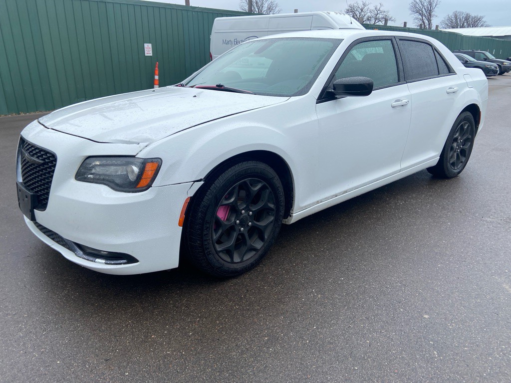 2016 Chrysler 300 Image 2