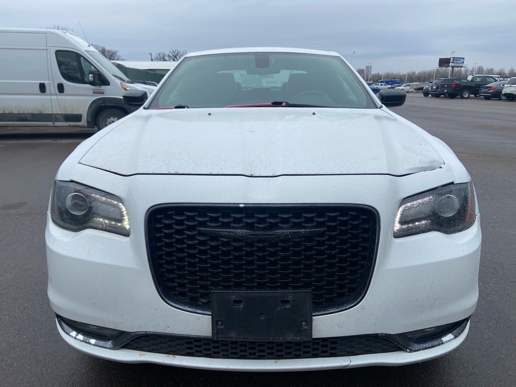 2016 Chrysler 300 Image 3