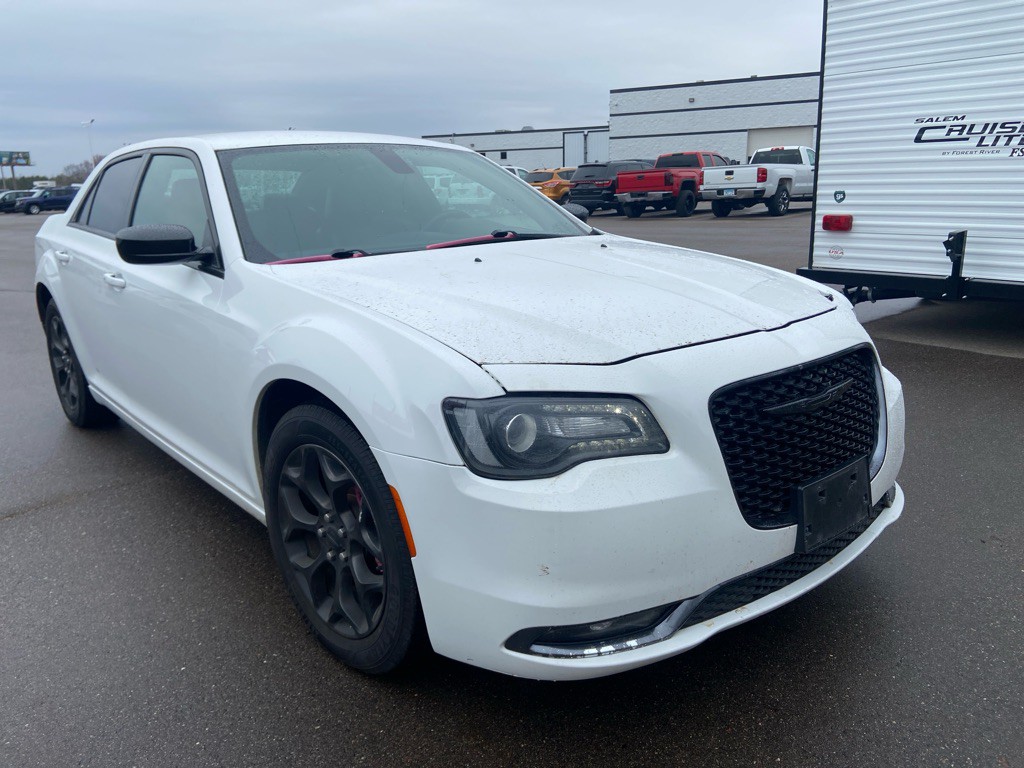2016 Chrysler 300 Image 4