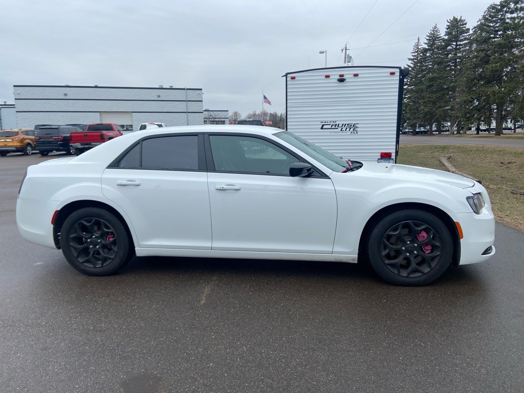 2016 Chrysler 300 Image 5