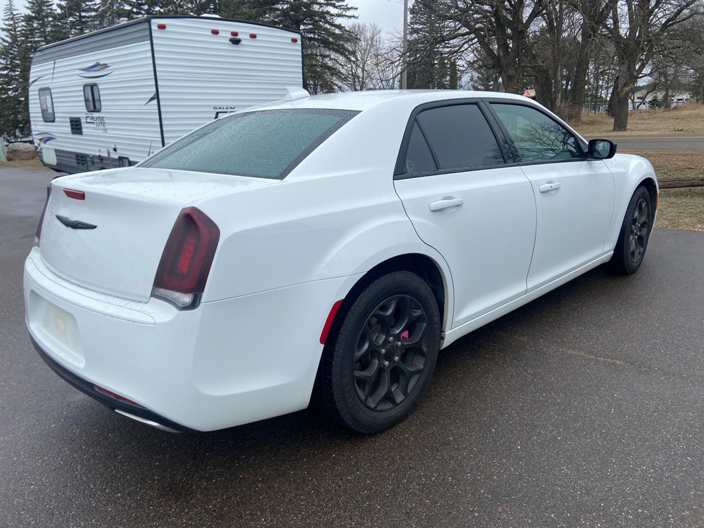 2016 Chrysler 300 Image 6