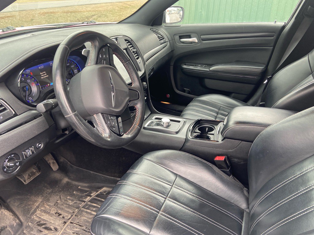 2016 Chrysler 300 Image 12