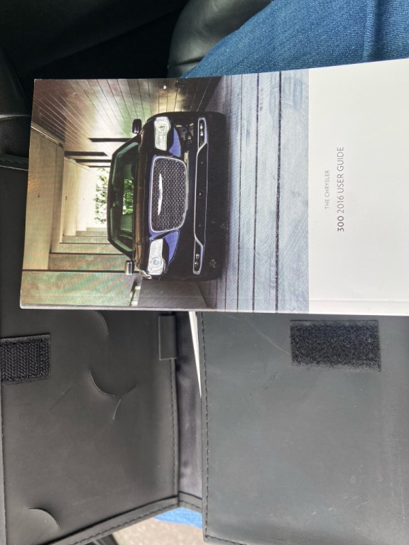 2016 Chrysler 300 Image 13